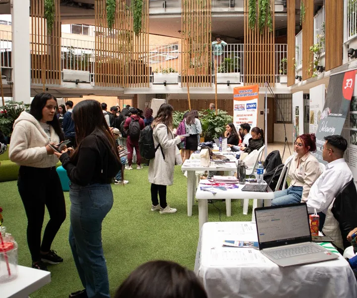 Foto de feria de emprendimiento