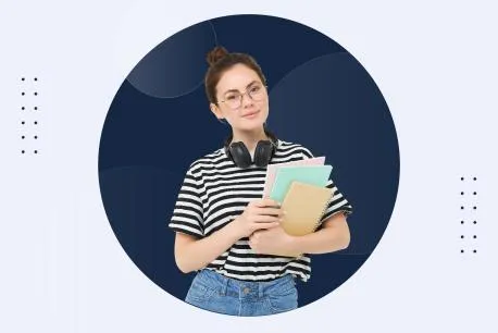 mujer estudiante con libros