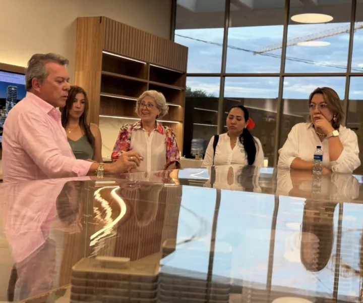 Felipe Olave y la Rectora de UNIMINUTO Centro Sur en una Reunión Estratégica