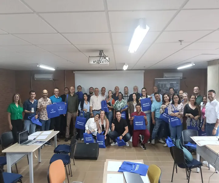 •	Aprendizaje desde la experiencia docente. •	Construcción colectiva de conocimiento pedagógico. •	Comprensión aplicada de la evaluación autentica. •	Fortalecimiento de la retroalimentación formativa y la integración de agentes conversacionales.