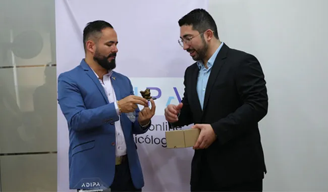 Con este convenio, ambas instituciones buscan ampliar las oportunidades de actualización profesional mediante programas de alta calidad, pertinentes y accesibles, respondiendo a las necesidades actuales de los profesionales y a los desafíos que enfrenta la salud mental en la región.