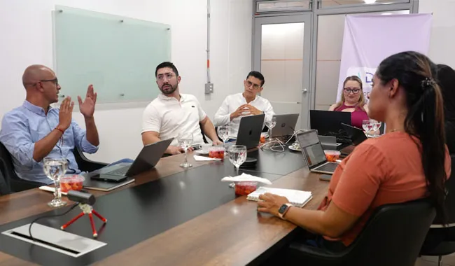Con este convenio, ambas instituciones buscan ampliar las oportunidades de actualización profesional mediante programas de alta calidad, pertinentes y accesibles, respondiendo a las necesidades actuales de los profesionales y a los desafíos que enfrenta la salud mental en la región.