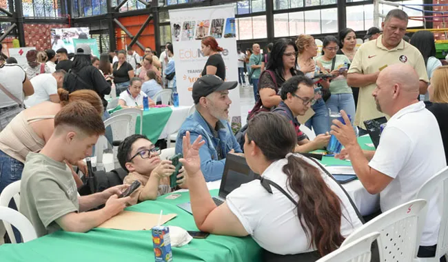 En el marco de Expo Empleo Norte, evento estratégico realizado en las instalaciones del Coliseo del Polideportivo Tulio Ospina de Bello, la Corporación Universitaria Minuto de Dios – UNIMINUTO reafirmó su rol transformador como puente entre la educación superior, los gobiernos locales y el empresariado.