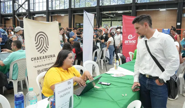 En el marco de Expo Empleo Norte, evento estratégico realizado en las instalaciones del Coliseo del Polideportivo Tulio Ospina de Bello, la Corporación Universitaria Minuto de Dios – UNIMINUTO reafirmó su rol transformador como puente entre la educación superior, los gobiernos locales y el empresariado.