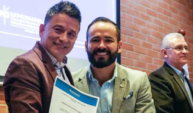 Tras un proceso de formación académica y vivencial enfocado en la productividad, la organización y el liderazgo, culminó exitosamente el Diplomado para Periodistas y Comunicadores, desarrollado en el campus de UNIMINUTO Seccional Bello.  Club de la Prensa de Medellín y UNIMINUTO Antioquia-Chocó consolidan alianza que impulsa el liderazgo y la integración del sector periodístico.