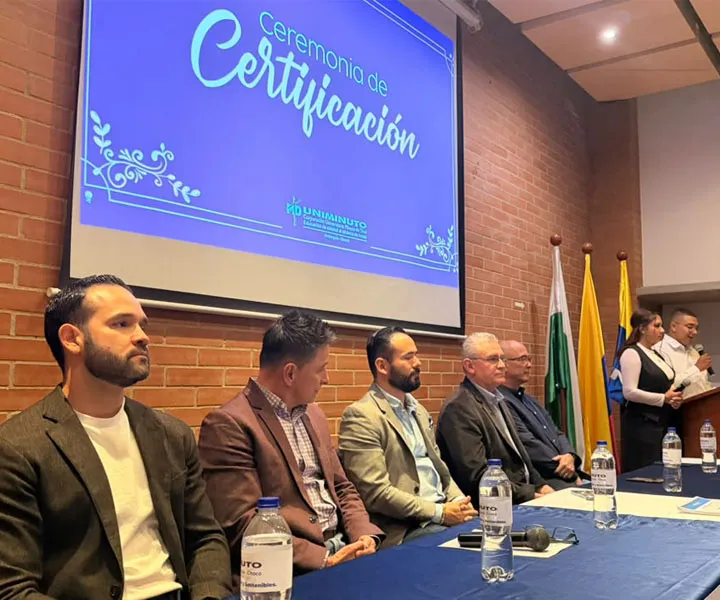 Tras un proceso de formación académica y vivencial enfocado en la productividad, la organización y el liderazgo, culminó exitosamente el Diplomado para Periodistas y Comunicadores, desarrollado en el campus de UNIMINUTO Seccional Bello.    Club de la Prensa de Medellín y UNIMINUTO Antioquia-Chocó consolidan alianza que impulsa el liderazgo y la integración del sector periodístico