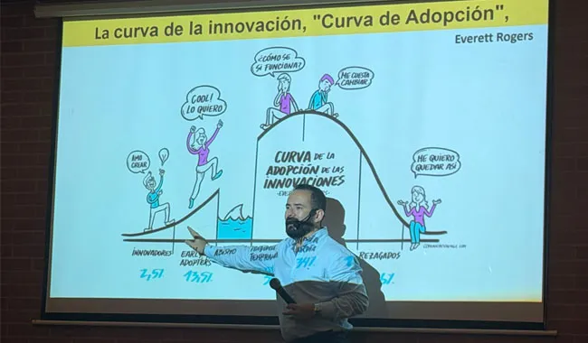 Tras un proceso de formación académica y vivencial enfocado en la productividad, la organización y el liderazgo, culminó exitosamente el Diplomado para Periodistas y Comunicadores, desarrollado en el campus de UNIMINUTO Seccional Bello.  Club de la Prensa de Medellín y UNIMINUTO Antioquia-Chocó consolidan alianza que impulsa el liderazgo y la integración del sector periodístico.