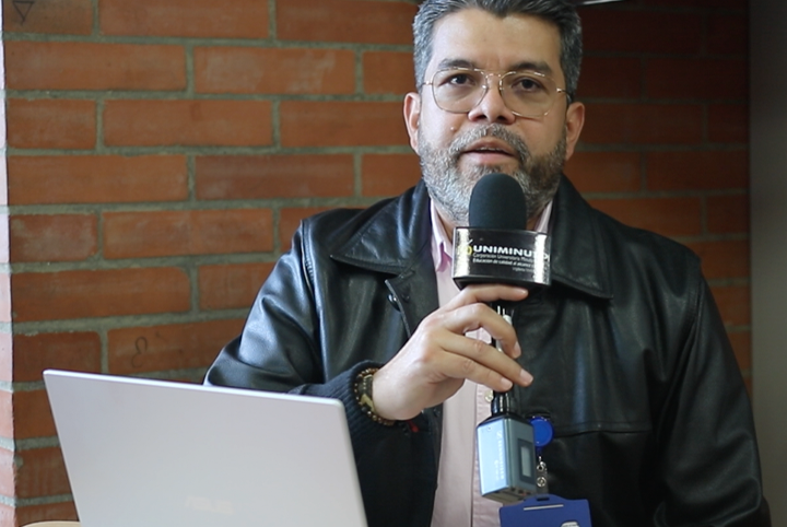 Juan Carlos Herrera,docente de porgram de ing. de sistemas de CRZ,  líder de proyecto y creador de videojuego + matematicas