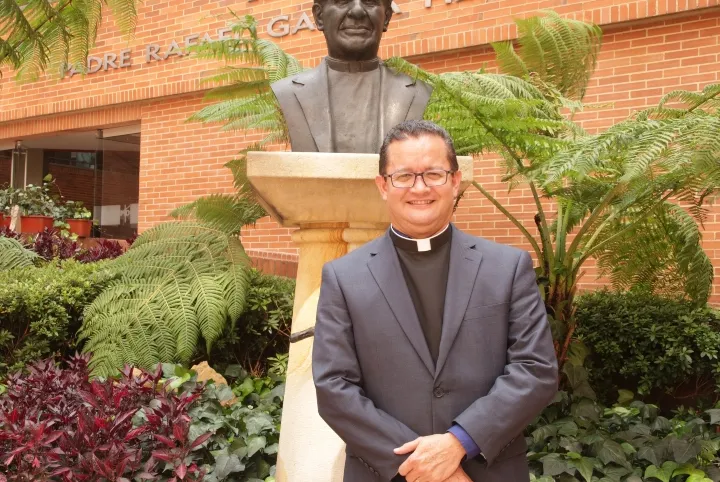 Columna del rector general de UNIMINUTO padre Harold Castilla en La República.