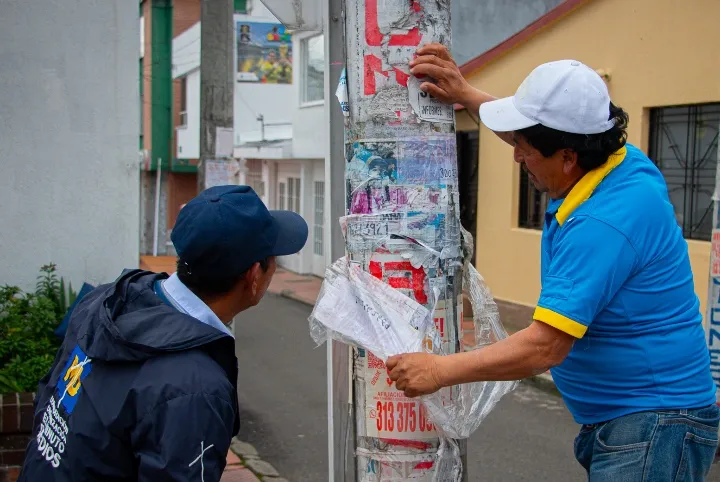 funcionarios de la organización El Minuto de Dios en jornada de voluntariado.