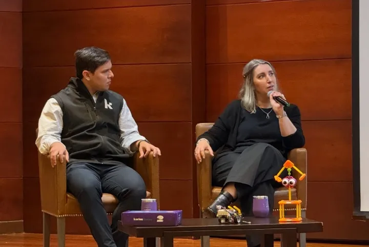La Vicerrectora Académica de UNIMINUTO, Stéphanie Lavaux en el conversatorio liderado por The Bizfest y Kurios
