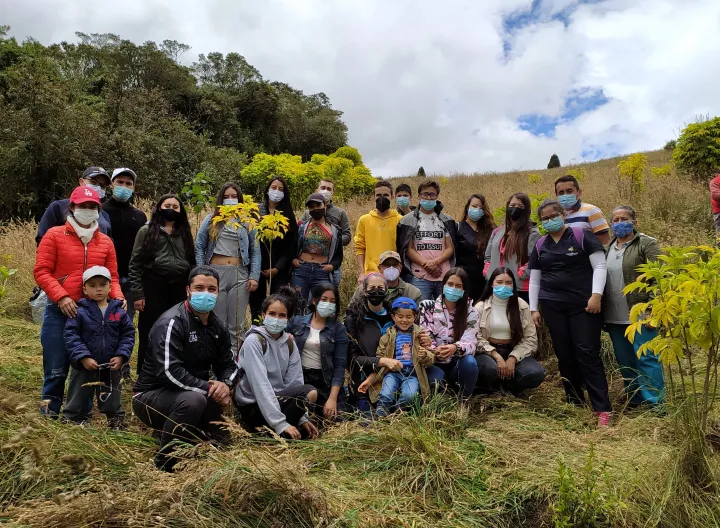 En San José de Paramo Alto de Cogua se plantaron 100 árboles con el apoyo de voluntarios