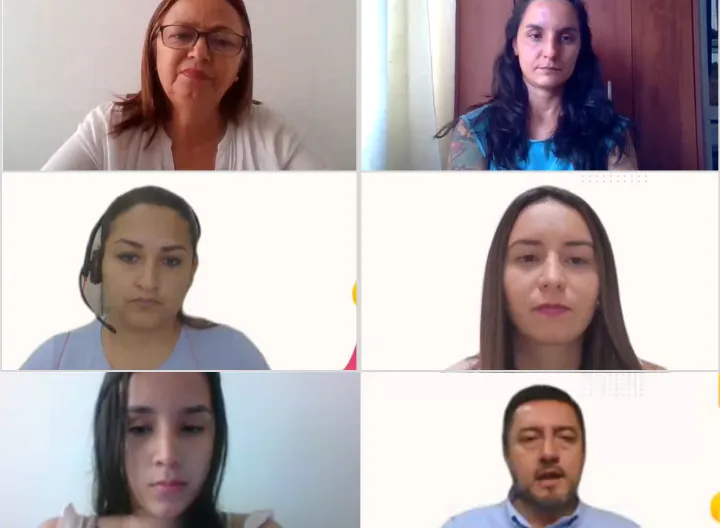 Captura de pantalla del evento virtual con estudiantes de Chinchiná