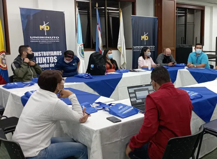 Reunión de Café de la Tarde de la Oficina de Egresdados de la rectoría Suroccidente