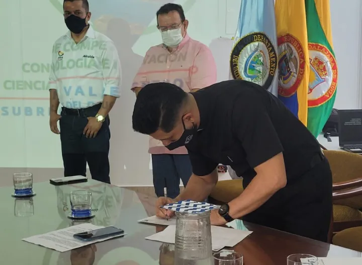 Firma de la creación del consejo en Buga