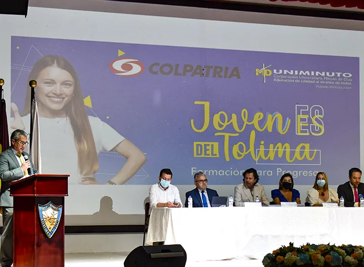 Muchachos que estaban sin empleo y oportunidades de educación:  Uniminuto y Colpatria gradúan a 500 jóvenes para trabajar