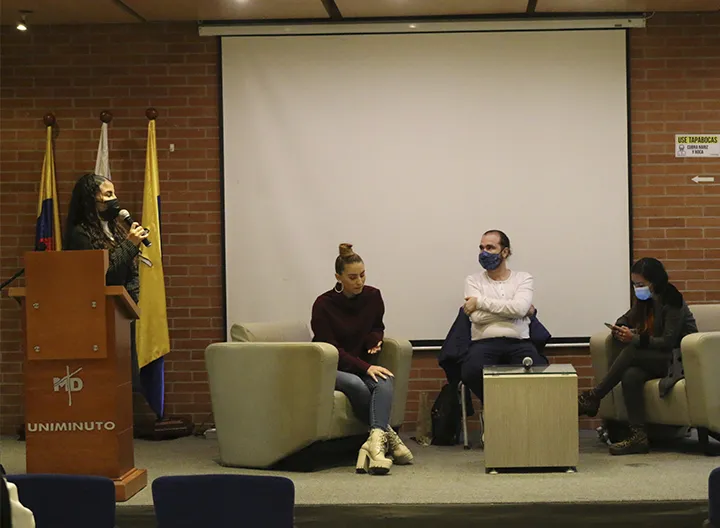 Graduados y profesionales conmemoraron el día del periodista