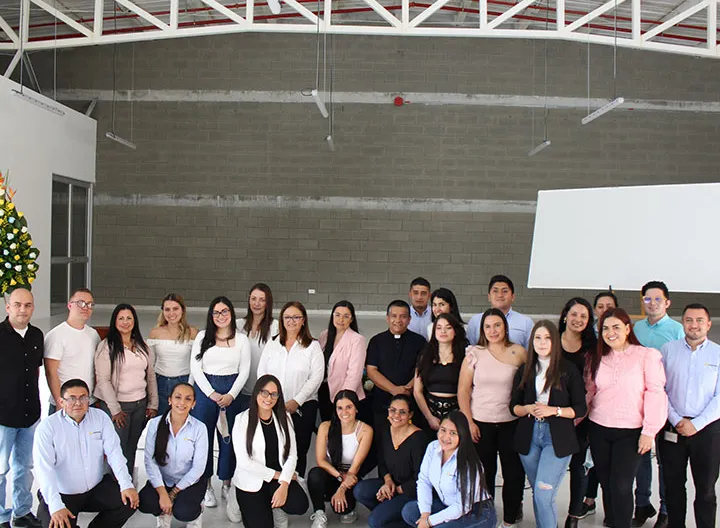 Estudiantes de Chinchiná reciben becas que reconocen la excelencia y la perseverancia.