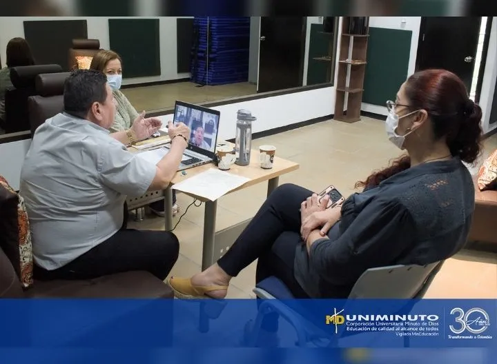 Personas reunidas en Diálogos de Región