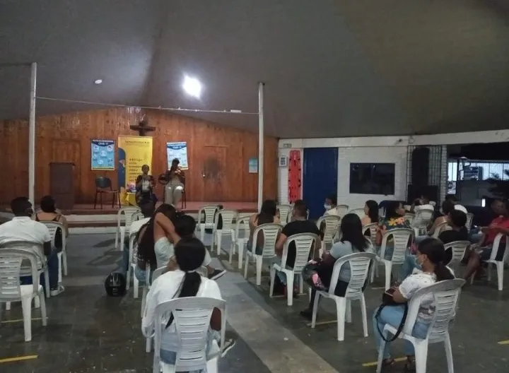 Grupo de asistentes en la Semana de la Salud en el Centro Regional Buenaventura