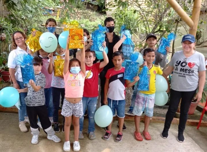 UNIMINUTO CENTRO REGIONAL GIRARDOT APOYA EL PROCESO EDUCATIVO A NIÑOS Y NIÑAS CON LA ENTREGA DE ÚTILES ESCOLARES 