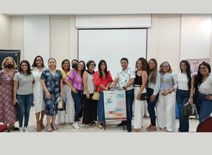 Grupo de mujeres posando 