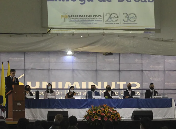 Con becas y patrocinios para la educación superior, se contribuye a la construcción de un mejor país para todos