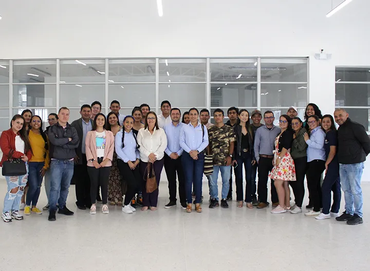 Reunión de representantes de grupo con directivos de UNIMINUTO en la sede