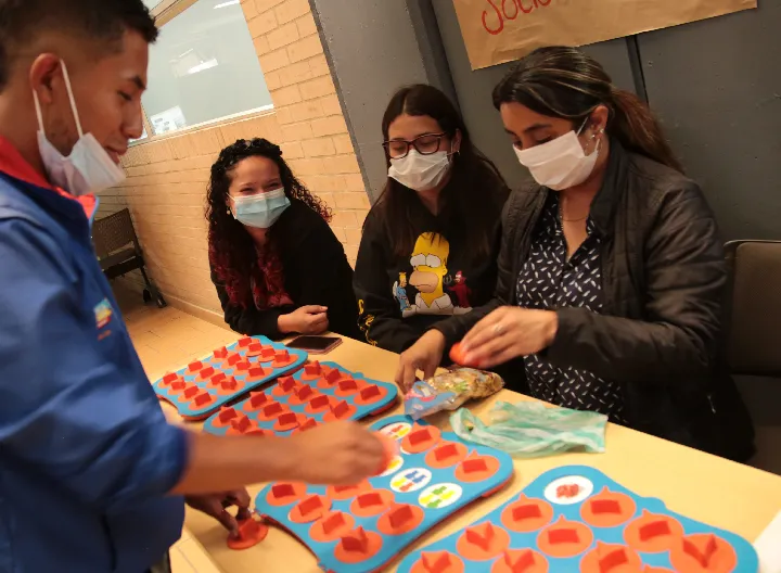 Estudiantes de UNIMINUTO Soacha participan de la feria de Servicios.