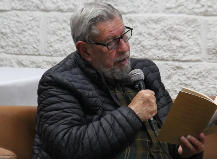 El 12 de mayo, en marco a la Semana de la Comunicación y la charla: Poesía y democracia, se dirige a la comunidad estudiantil  El gran escritor, poeta, novelista, periodista cultural profesor universitario  José Luis Díaz.