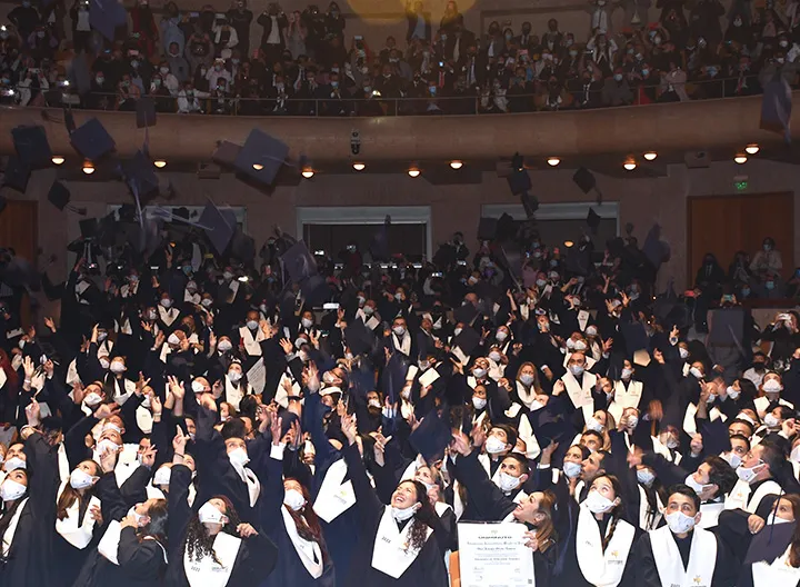 Estudiantes en celebración de grado