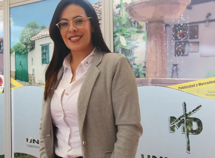 La Vicerrectora Administrativa y Financiera expone los beneficios de estudiar con UNIMINUTO. 