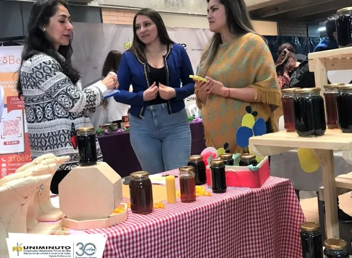 Estudiantes de los cuatro centros regionales expusieron sus proyectos.