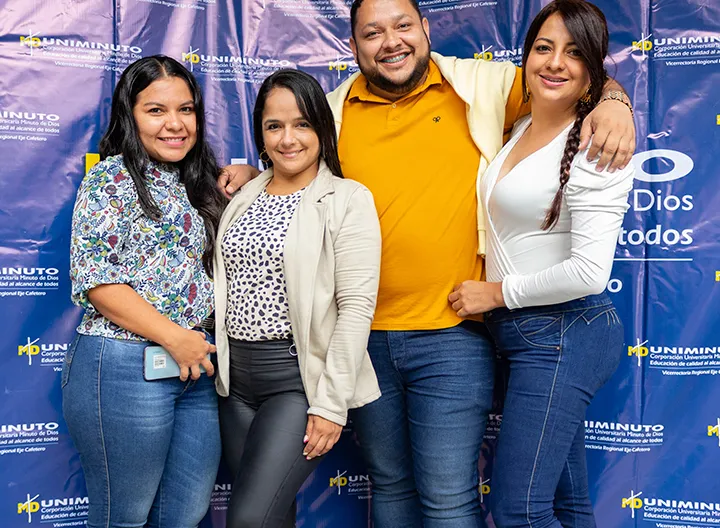 Egresados-comparten-en-pereira.jpg