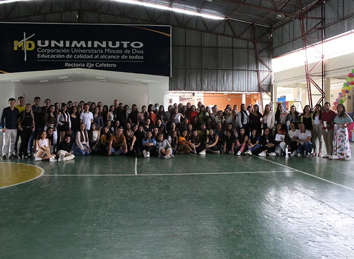 Estudiantes y docentes en la décima muestra de Experiencias Significativas