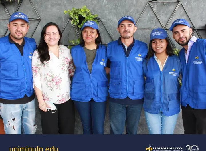 Estudiantes y docente de semilleros de investigación - Uniminuto