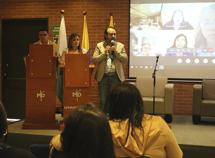 Decano de la Facultad de Educación dando apertura al primer encuentro de semilleros de investigación de UNIMINUTO Seccional Antioquia - Chocó.