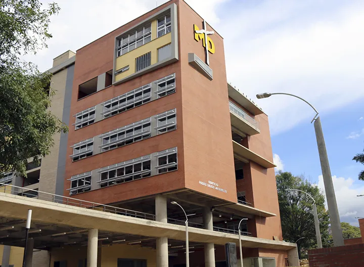 Edificio Padre Diego Jaramillo Cuartas del campus UNIMINUTO sede Bello