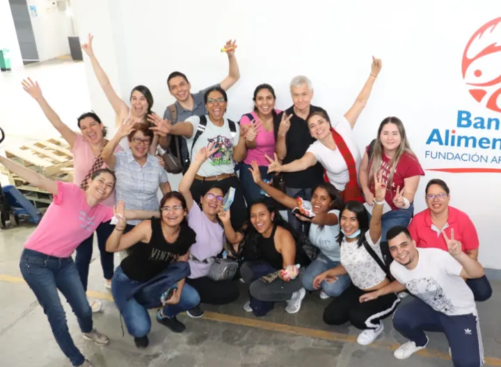 Colaboradores, familiares y estudiantes de UNIMINUTO CALI hicieron parte del voluntariado.