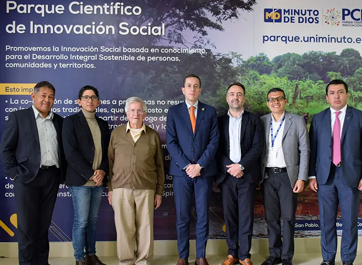 La-SIC-y-UNIMINUTO-consolidan-lazos-para-el-desarrollo-industrial.jpg