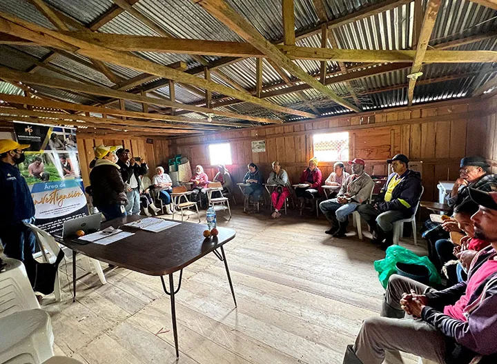 zona rural alta de Guadalajara de Buga, por medio de UNIMINUTO Sur Occidente y el PCIS, ha trabajado con la Asociación Municipal de Mujeres Campesinas para la estructuración de rutas y circuitos de comercialización óptimos para la inserción y estabilidad en mercados de distribución