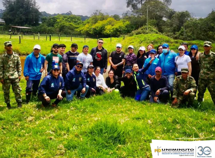 Participantes de actividad de reforestación del CRM