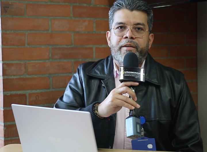 Juan Carlos Herrera,docente de porgram de ing. de sistemas de CRZ,  líder de proyecto y creador de videojuego + matematicas