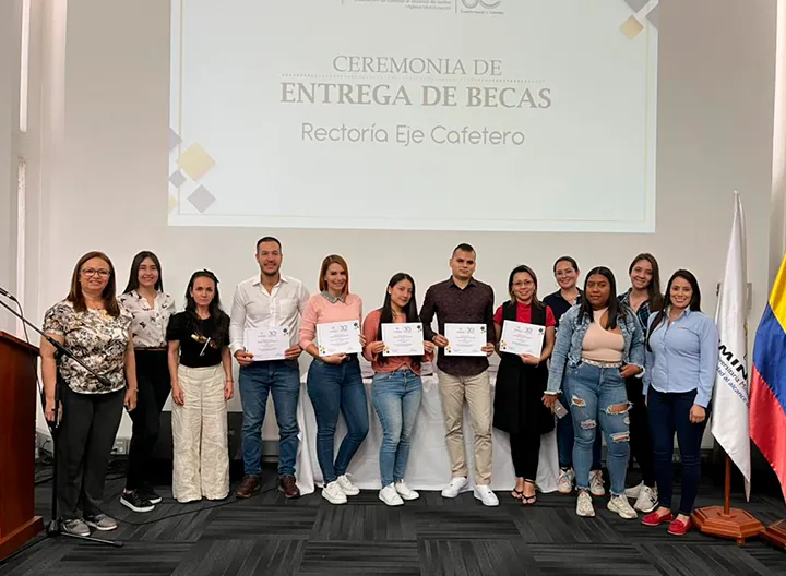Entrega-de-becas-en-Pereira.jpg