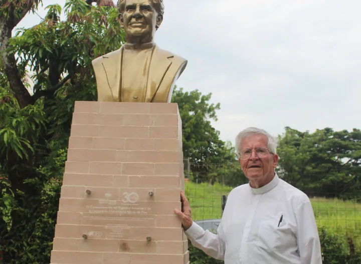Padre Diego Jaramillo CJM en el Centro Regional Girardot