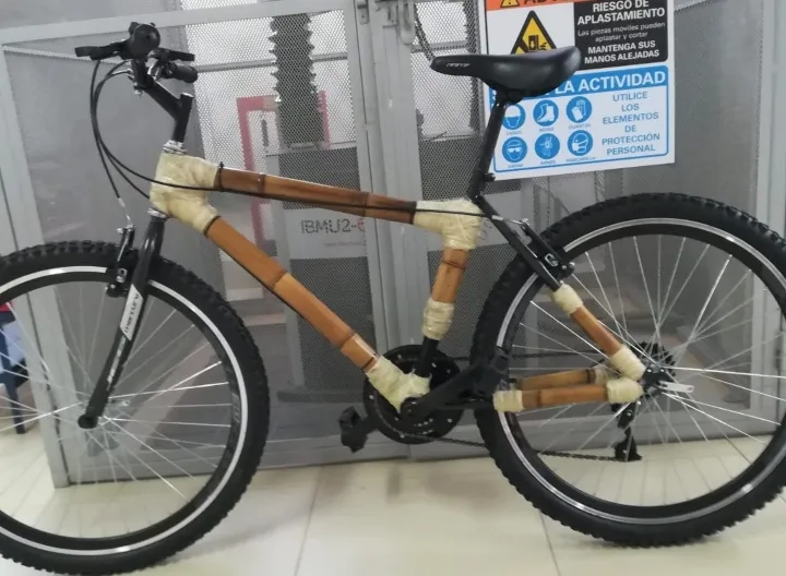 UNIMINUTO Bogotá – Presencial le apuesta a la sostenibilidad ambiental con la elaboración de bicicletas de bambú.