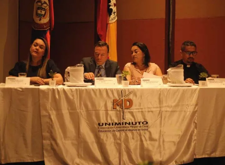 Directivos del Centro Regional Girardot que presidieron el evento