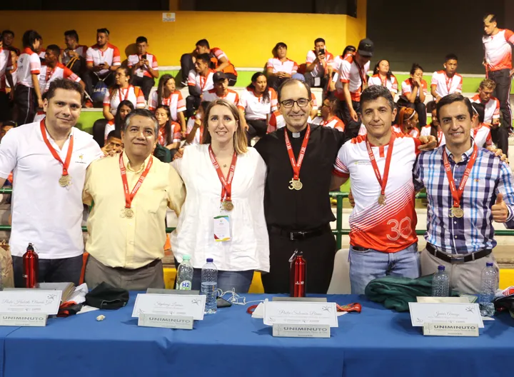 Hombres,premiación,trofeo