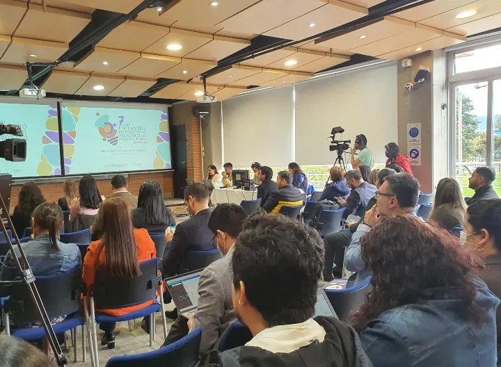 auditorio del evento con asistentes