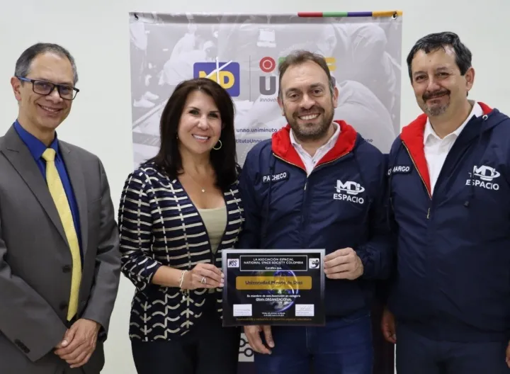 Representantes de UNIMINUTO y National Space Society Colombia